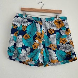 Patagonia Palm Leaves Tropical Baggies Shorts Size XL